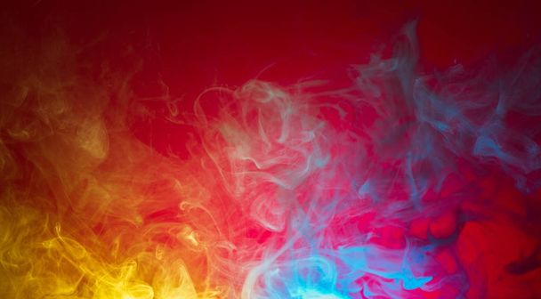 желтый и синий дым на красный
 - Фото, изображение