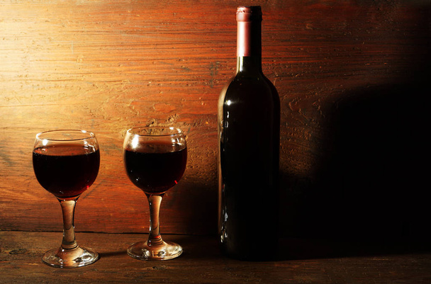 wine  bottle and   glasses - Foto, afbeelding