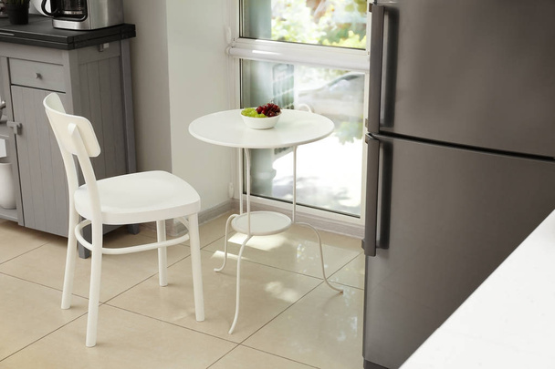 Table and chair in modern kitchen - Φωτογραφία, εικόνα