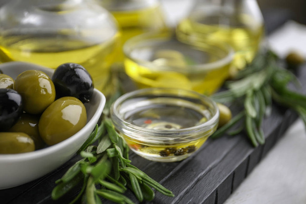 Composition with healthy olives and oil  - Фото, изображение