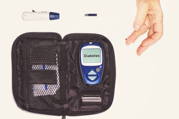 Zavřít výsledky mobilní diabetes testování pro hladinu cukru. - Fotografie, Obrázek