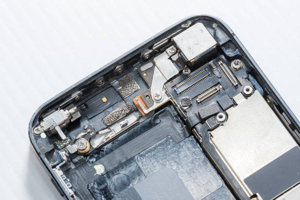 The smartphone was damaged and need to repair - Φωτογραφία, εικόνα
