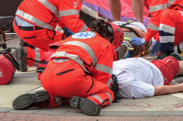  first aid of the red cross - Фото, зображення