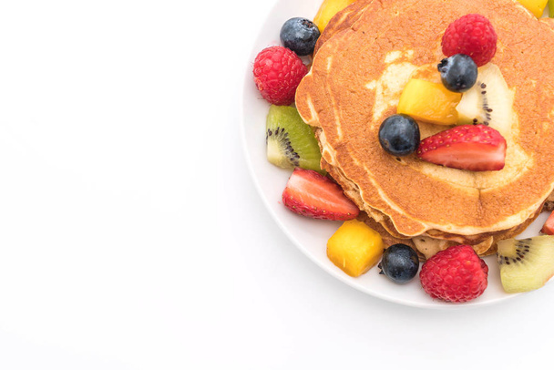 pancake with mix fruits (strawberry, blueberries, raspberries, m - Фото, изображение