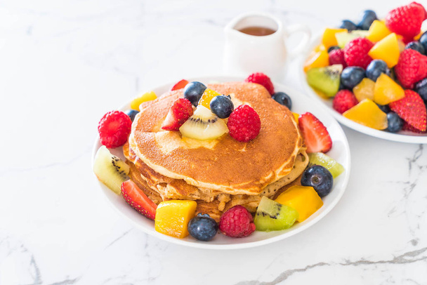 pancake with mix fruits - 写真・画像