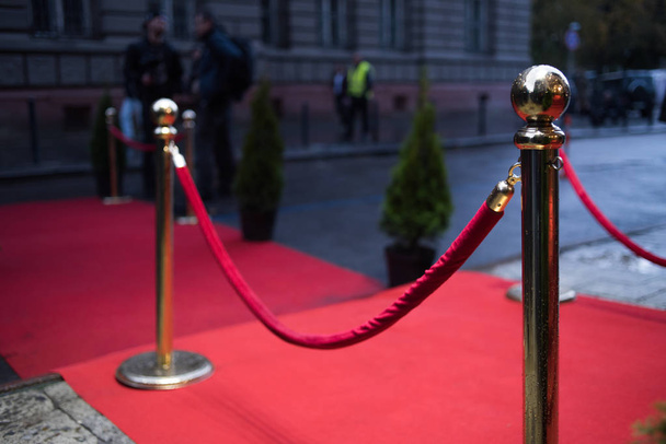 red carpet is traditionally used to mark the route taken by heads of state on ceremonial and formal occasions, and has in recent decades been extended to use by VIPs and celebrities at formal events. - Photo, Image