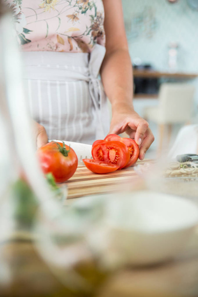woman preparing a gazpacho - Foto, Bild