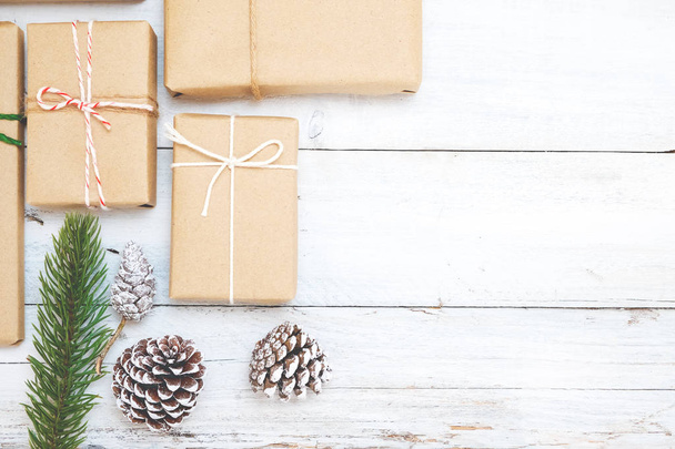  Presente de Natal caixa de presentes e decoração
  - Foto, Imagem