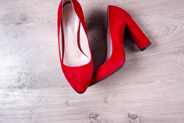 Red female shoes on high heels - Foto, afbeelding