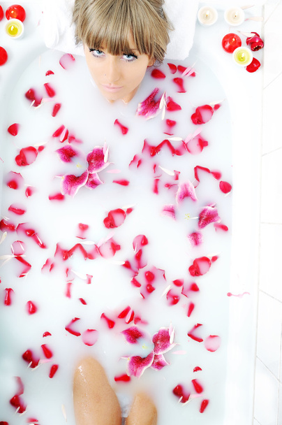 Woman bath flower - Фото, зображення