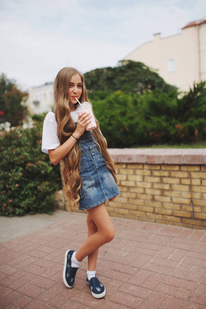 beautiful young girl with long hair - Valokuva, kuva