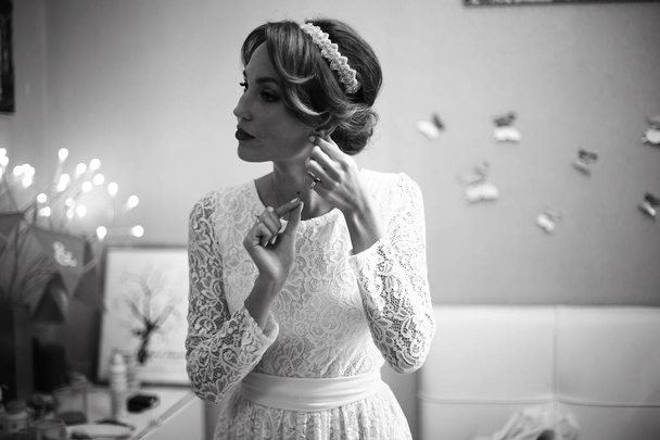 bride preparing for wedding ceremony    - Valokuva, kuva