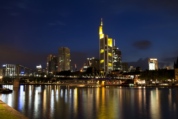 красочный Франкфурт-на-Майне ночью
 - Фото, изображение