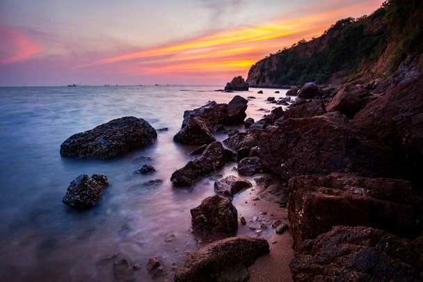 закат на побережье Лаем Чабан в Чонбури к востоку от Таиланда
 - Фото, изображение