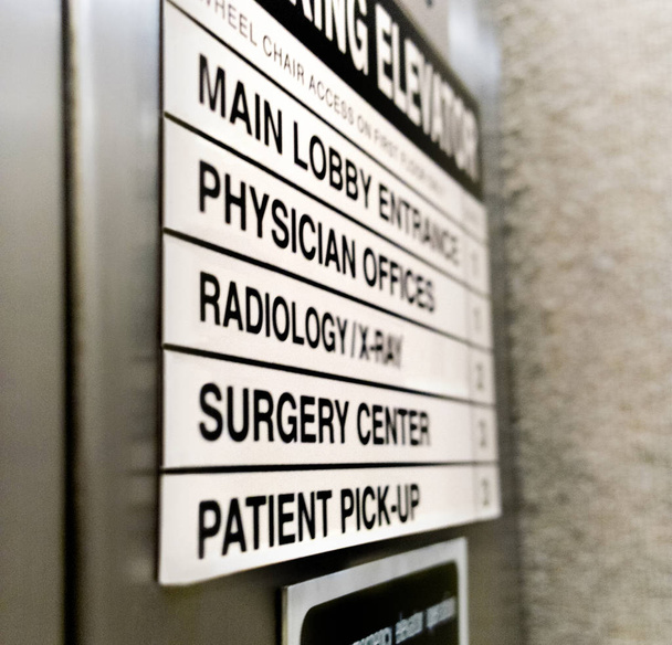 Ιατρική ανελκυστήρας σύμβολο - Φωτογραφία, εικόνα