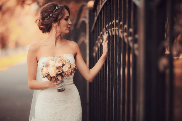 Bride with bouquet of flowers    - Fotografie, Obrázek