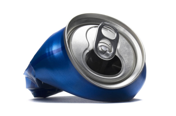 Blauwe geplette Soda kan - Foto, afbeelding