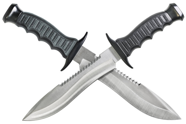 Duas facas táticas do Bowie da sobrevivência da caça do combate com lâminas cruzadas isoladas no fundo branco
 - Foto, Imagem