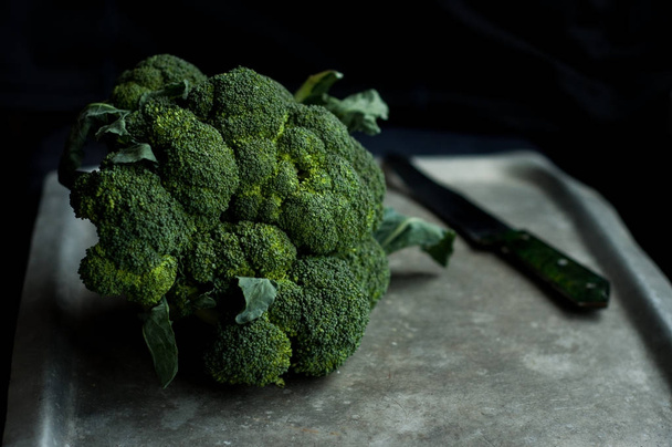 brokkoli és a kés - Fotó, kép