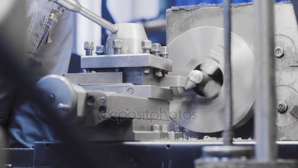 Fresadora metalúrgica. Corte de metal moderna tecnología de procesamiento. Torno
 - Metraje, vídeo