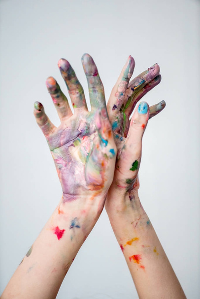 hands of female painter - Fotoğraf, Görsel