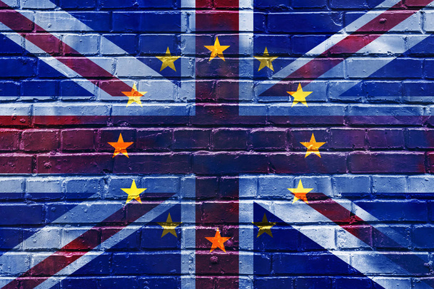 цегляна стіна із зображенням прапора Євросоюзу всередині прапор Великої Британії - Фото, зображення