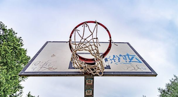 Calle cancha de baloncesto
 - Foto, Imagen