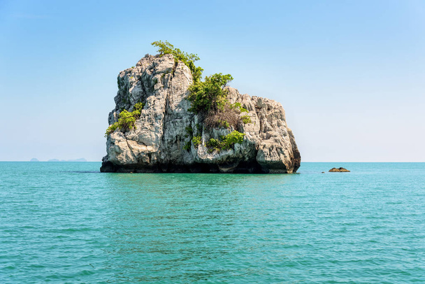 Pequena ilha na Tailândia
 - Foto, Imagem