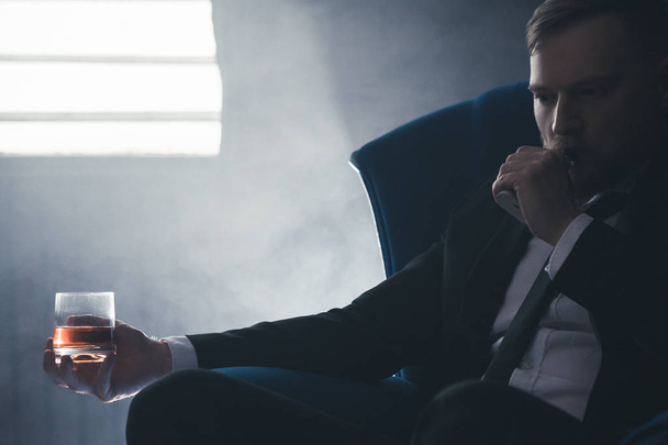 Rich people leisure with alcohol and vape - Foto, afbeelding