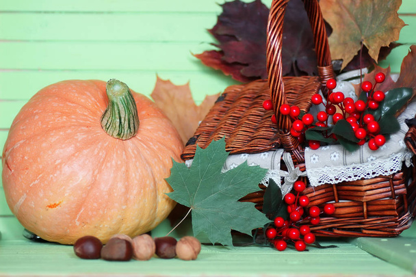 гарбузовий дерев'яний стіл осінь
 - Фото, зображення
