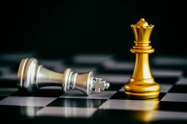 Στρατηγική σκάκι μάχη Intelligence παιχνίδι πρόκληση στην σκακιέρα. - Φωτογραφία, εικόνα