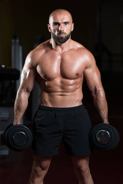 Biceps Exercise With Dumbbells In A Gym - Foto, Imagem