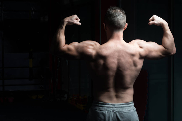 Serious Bodybuilder Standing In The Gym - Foto, imagen