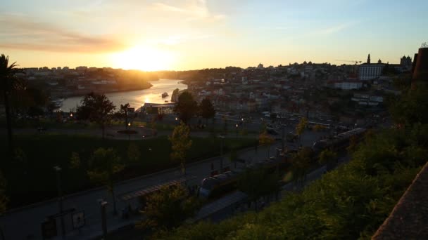 Τον ποταμό Douro στο ηλιοβασίλεμα - Πλάνα, βίντεο