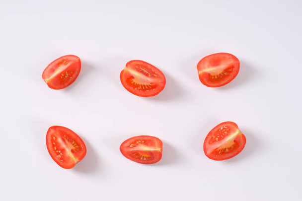 fresh tomato quarters - 写真・画像