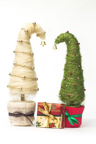 Árboles de Navidad hechos de sisal
 - Foto, Imagen