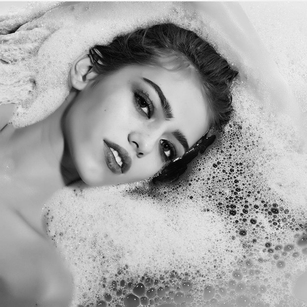 Flirtatious woman in bath - Zdjęcie, obraz