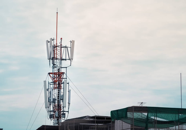Torres de telefonía móvil y sistema 4G
 - Foto, imagen