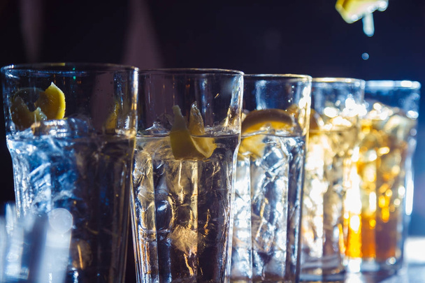 cocktail  on the bar - Фото, зображення