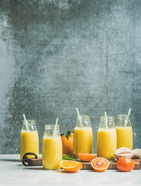 Healthy yellow smoothie  - Valokuva, kuva