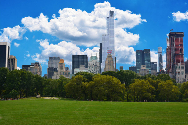 Panoramic view of Manhattan from Central Park in a beautiful summer day - Fotografie, Obrázek