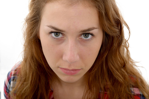 beautiful young woman with an expression of sadness - Foto, afbeelding