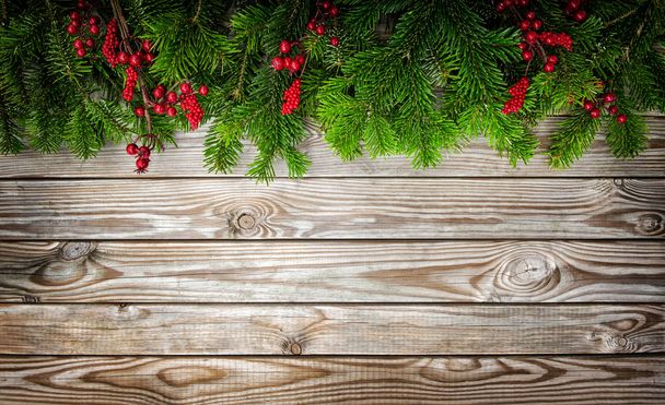 Joulukuusi oksat koristelu punaiset marjat vintage puinen ba
 - Valokuva, kuva