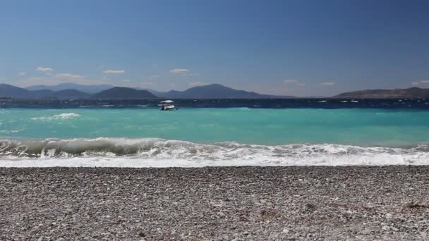 Sea is breaking foamy waves against pebbles on a beach, coast - Footage, Video