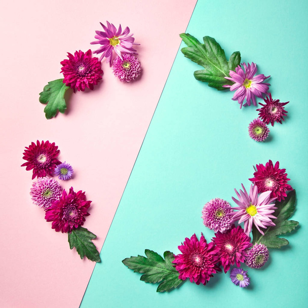Кругла рамка осінніх квітів - хризантема і айстри, на двох
 - Фото, зображення