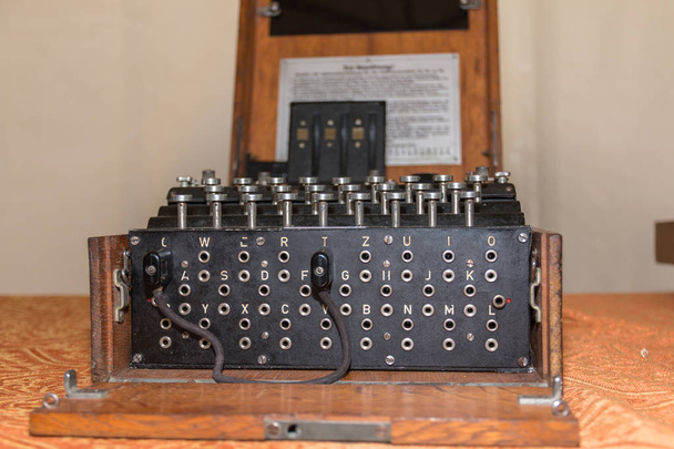 Enigma-salauslaite toisesta maailmansodasta
 - Valokuva, kuva