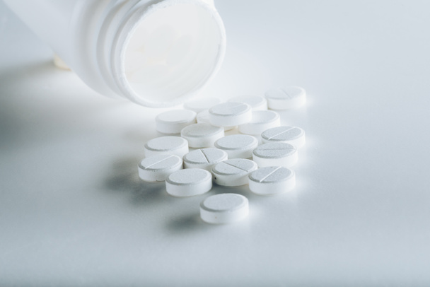 Ronde witte tabletten - Foto, afbeelding