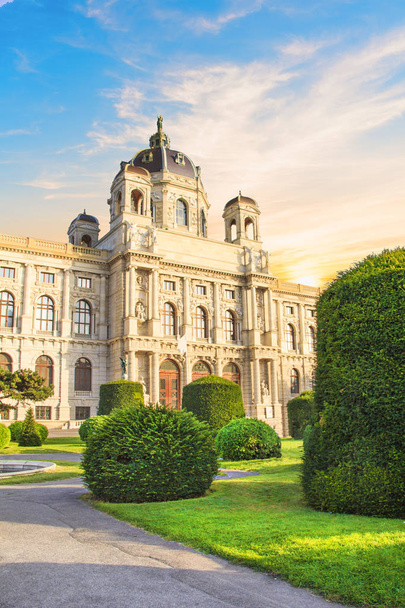Hermosa vista del Museo de Historia del Arte en Viena, Austria
 - Foto, imagen