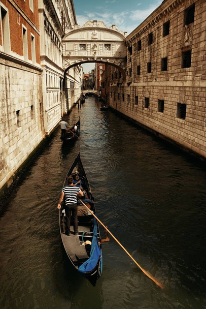 міст зіткнень у Венеції
 - Фото, зображення
