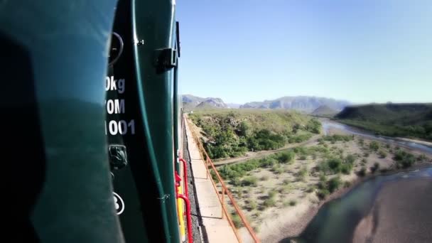 Disparo desde el tren El Chepe que pasa a través del increíble cañón de cobre
 - Metraje, vídeo